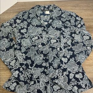 Tailor by B. Moss Navy & Ivory Lace-Print Button-Down Blouse (Size M)